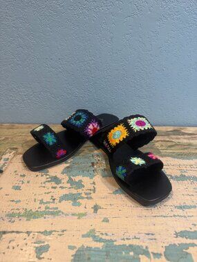 NWOT CROCHET GRANNY SQUARE PATCHWORK SANDALS/SLIDES SIZE 10